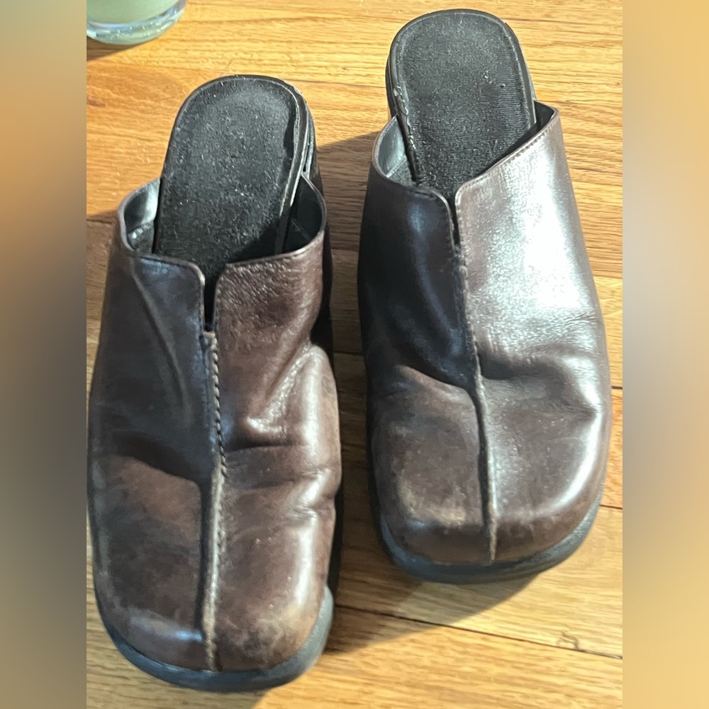 Clarks Brown Leather Mules 2.5in heel Sz 8.5